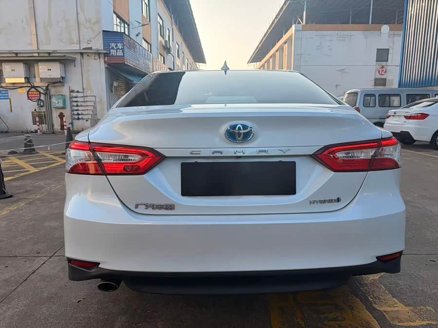 Toyota Camry 2023, фото 8