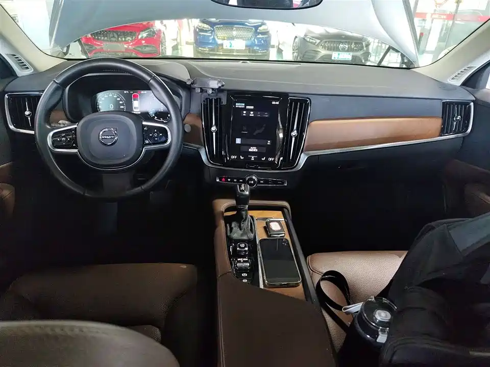 Volvo S90