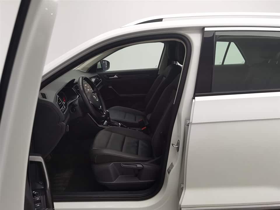 Volkswagen T-ROC exploring Songs