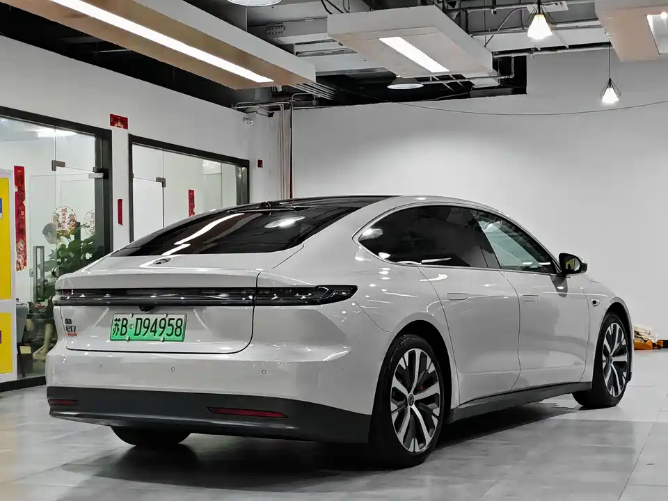 NIO ET7