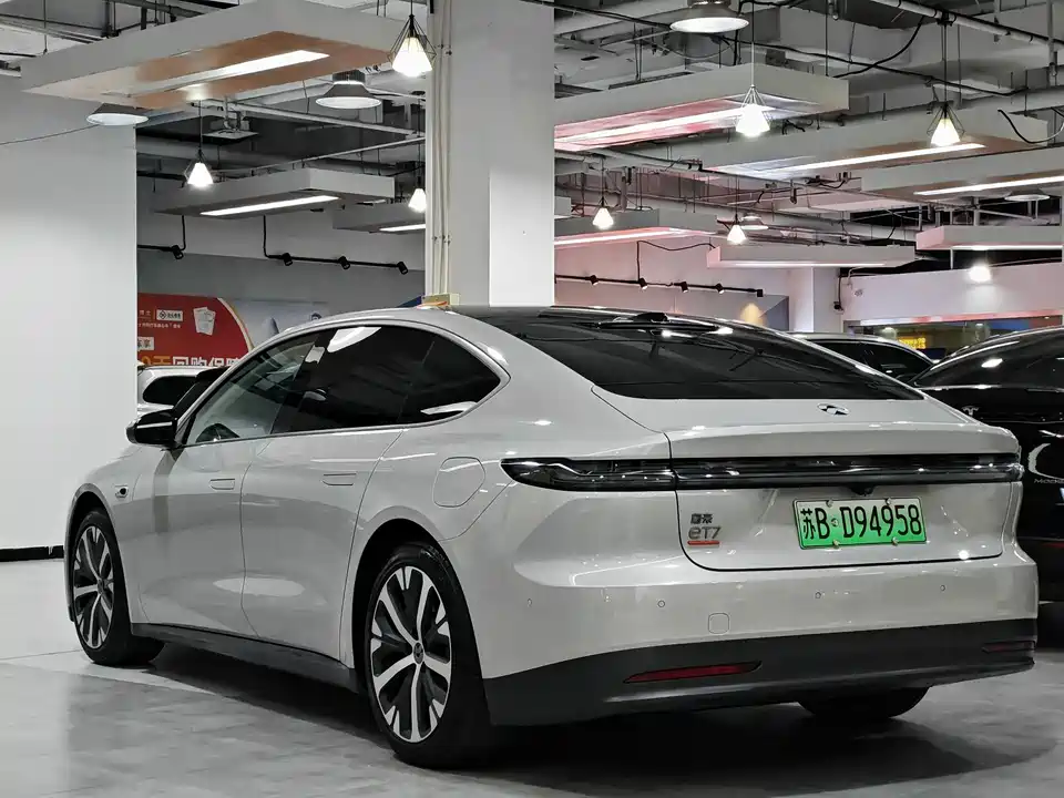 NIO ET7