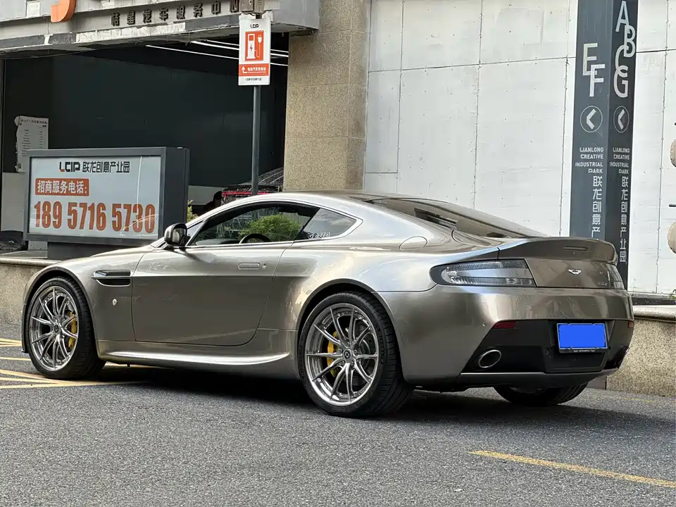 Aston Martin V8 Vantage