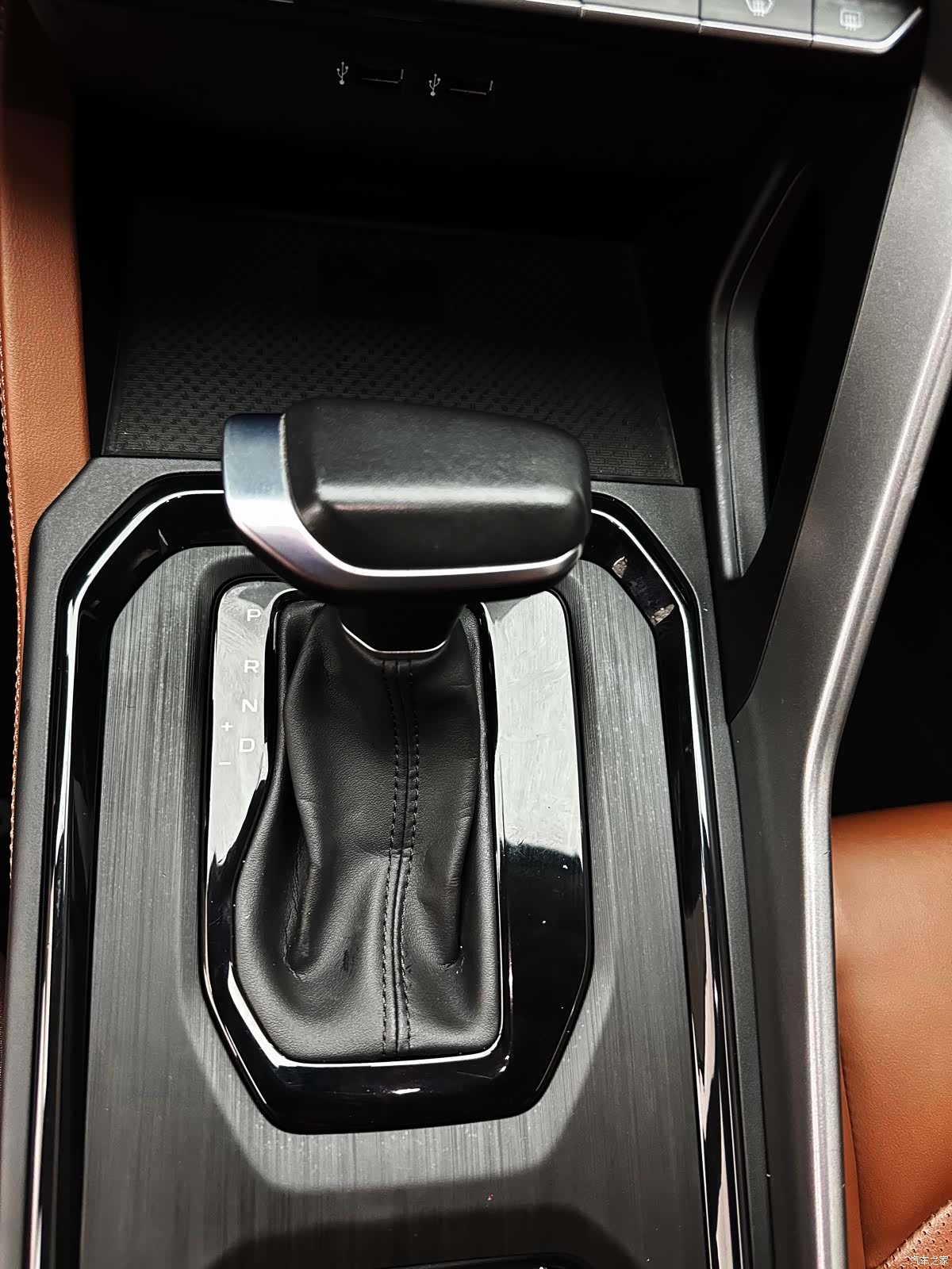 Geely X6, 2021 21