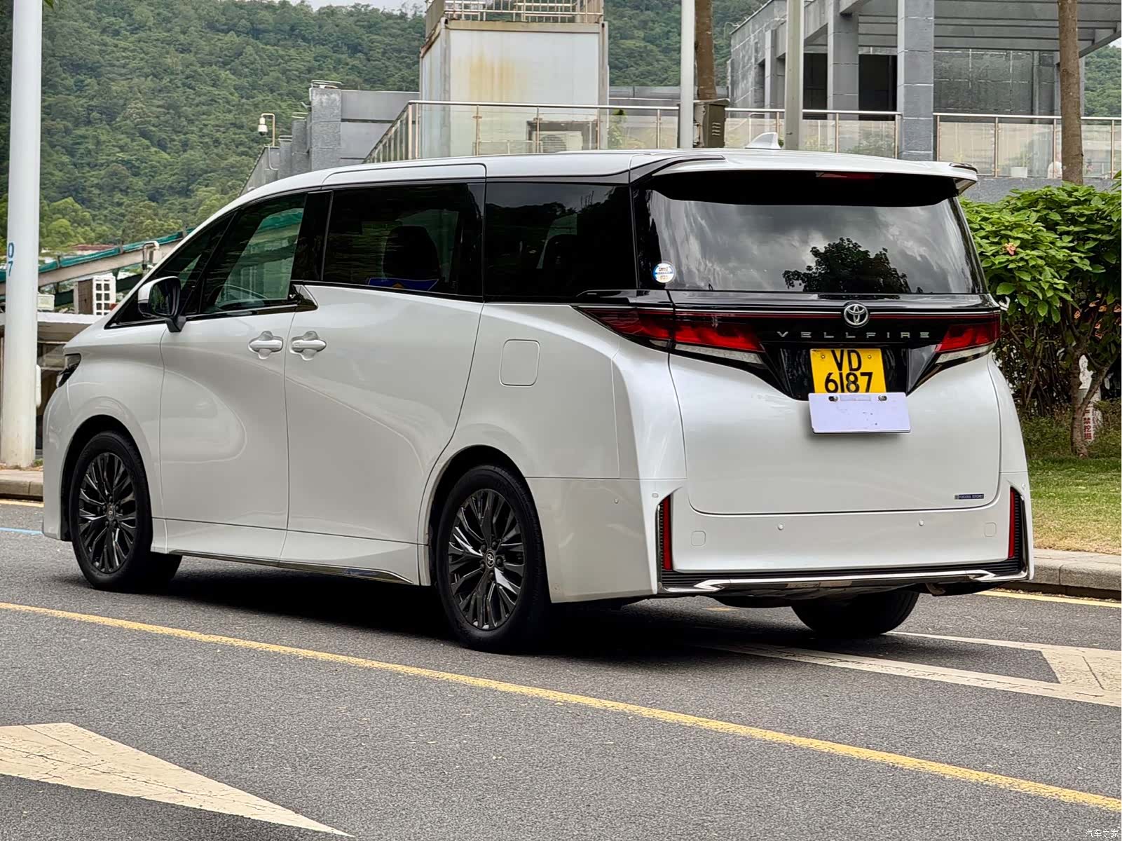 Toyota Vellfire, 2026 16
