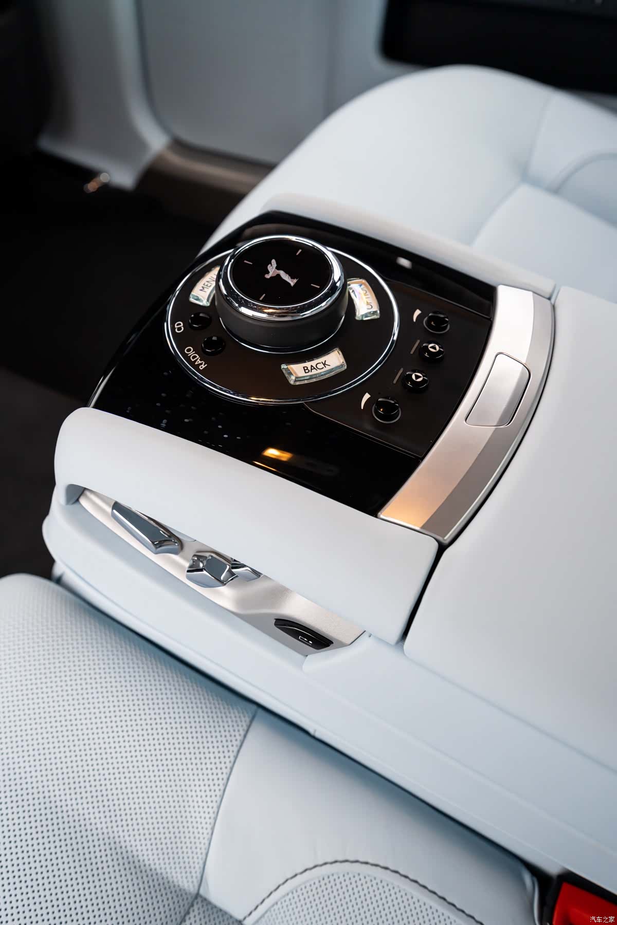 Rolls-Royce Ghost, 2016 13