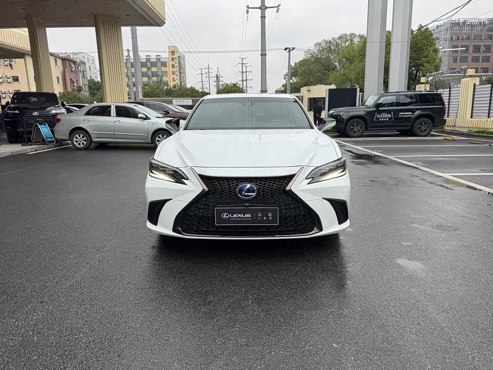 Lexus ES