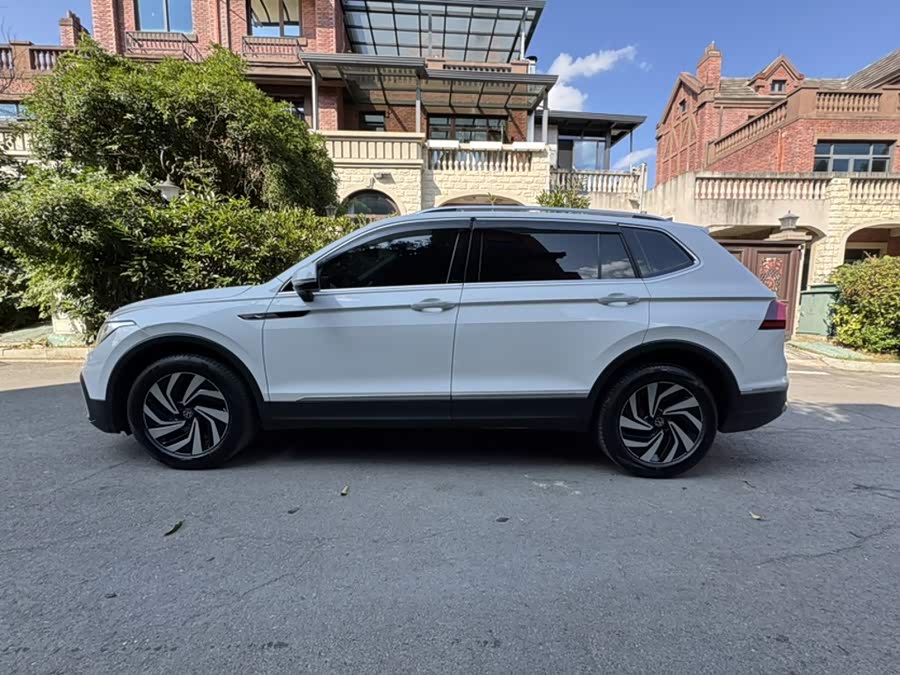 Volkswagen Tiguan L 2023, фото 4