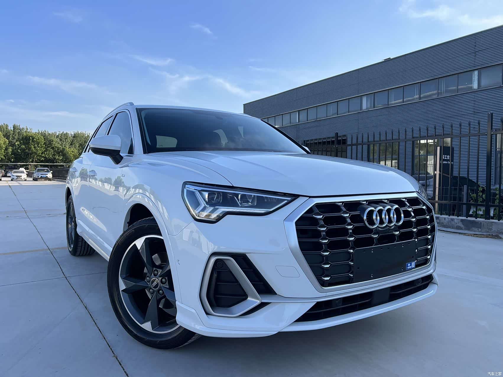 Audi Q3, 2022 3