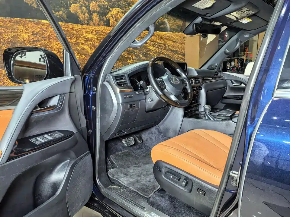 Lexus LX