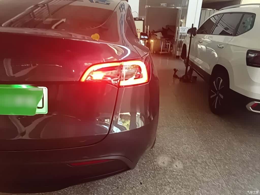 Tesla Model Y, 2024 8