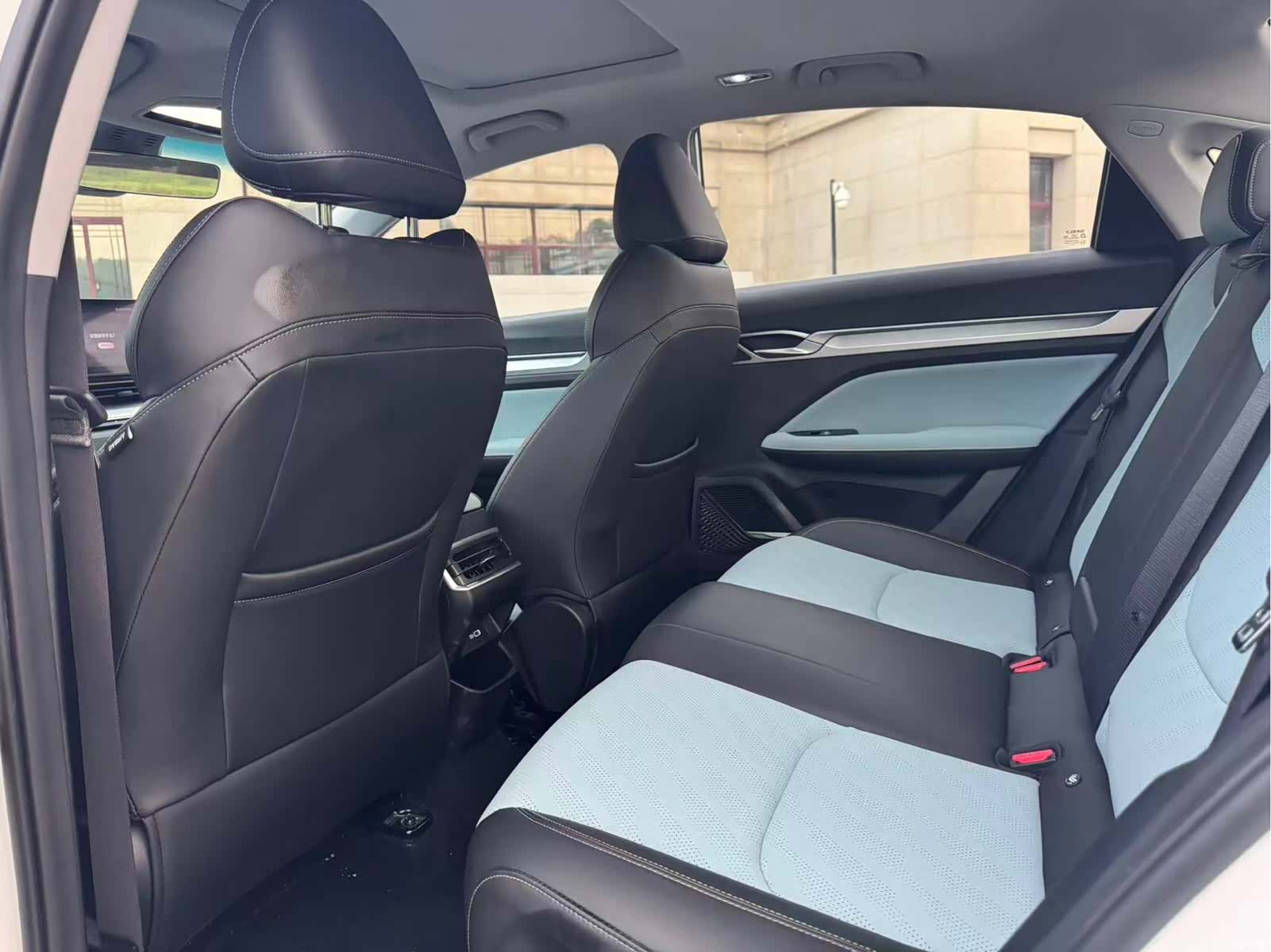 Geely Emgrand, 2022 10