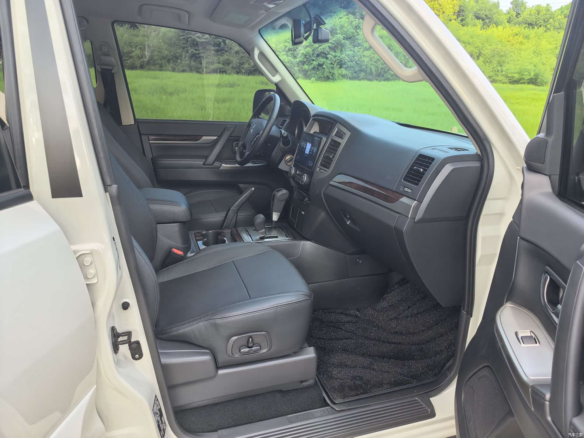 Mitsubishi Pajero, 2025 13