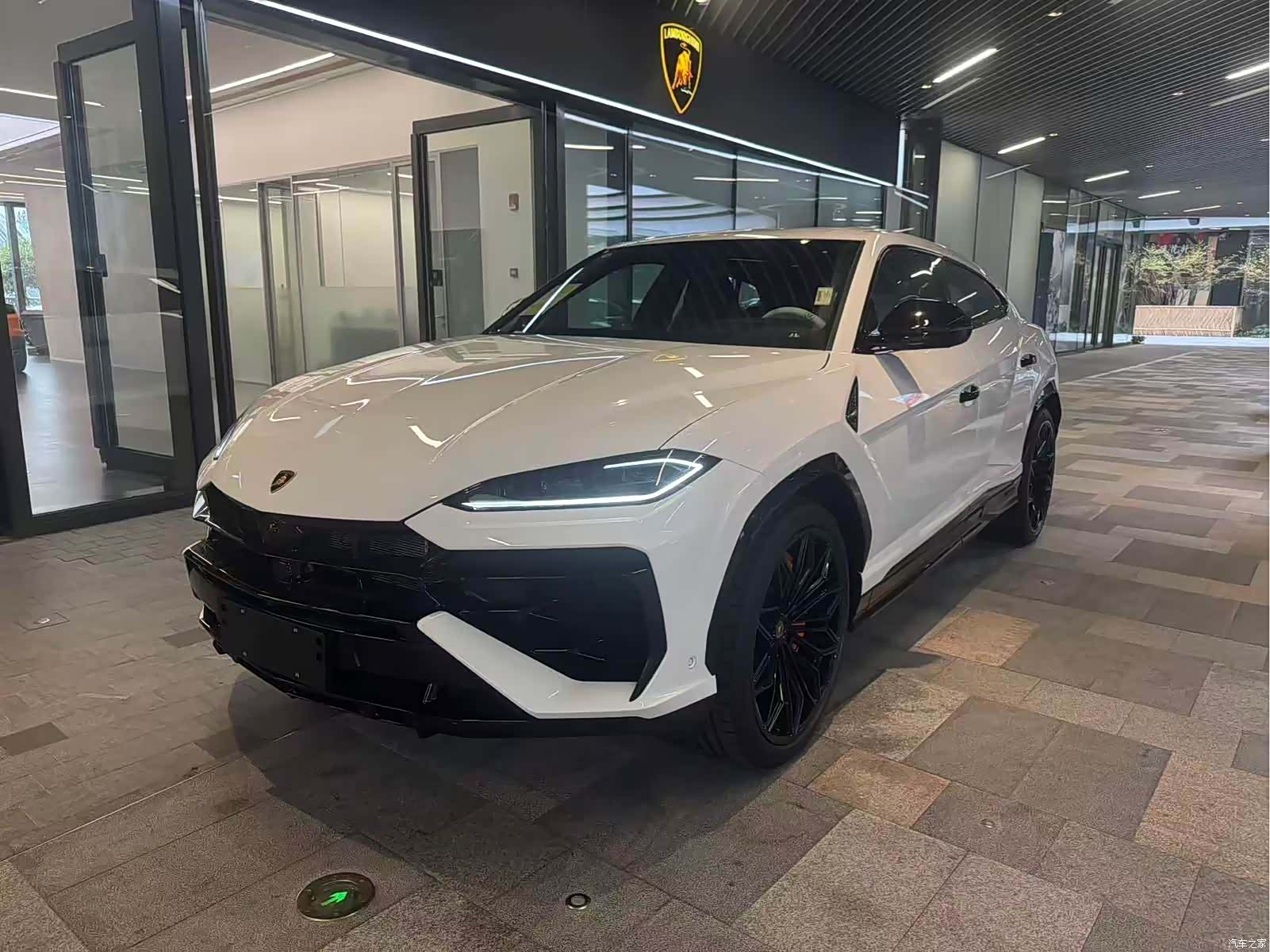 Lamborghini Urus, 2026 1