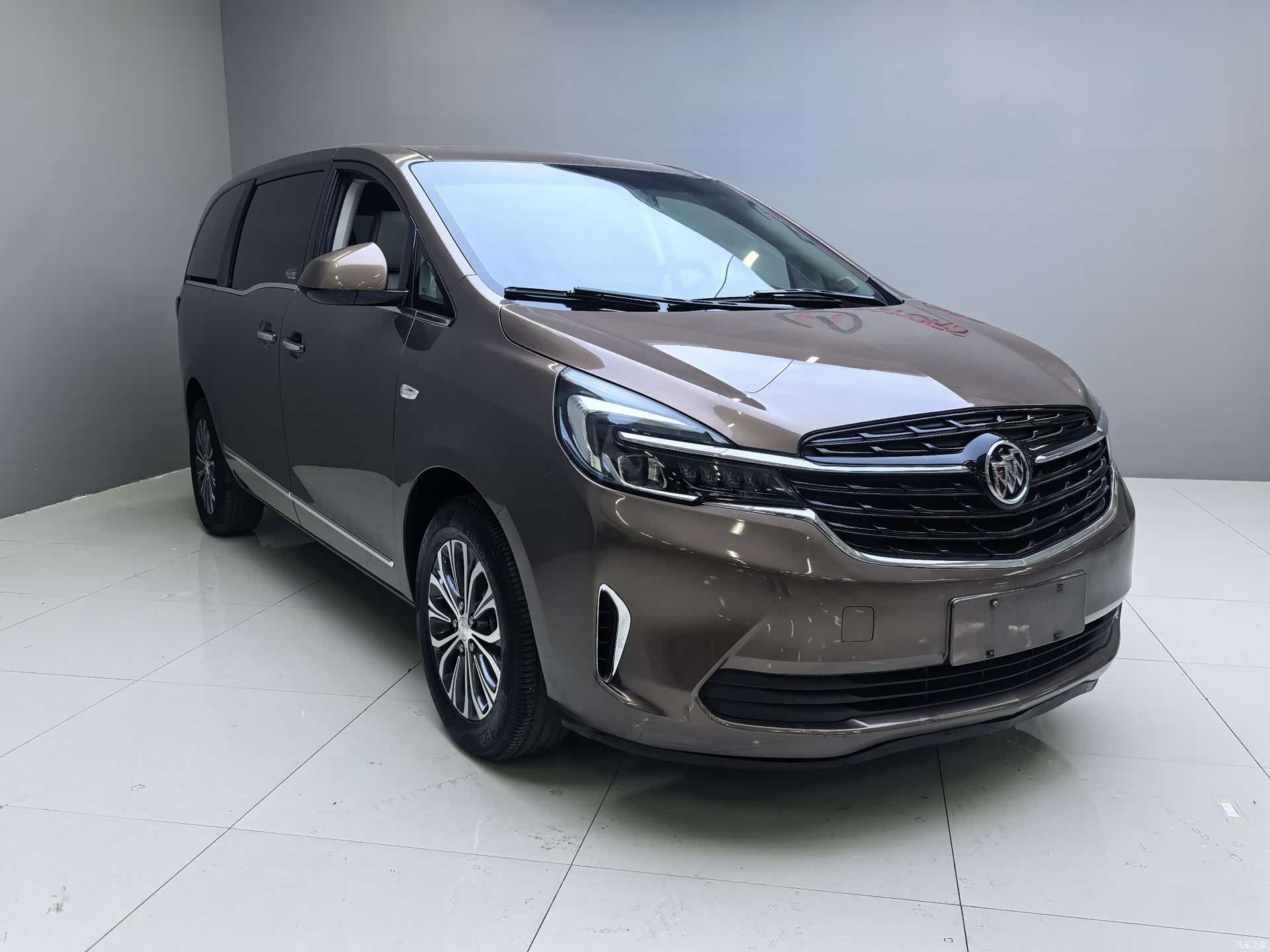 Buick GL8, 2021 3