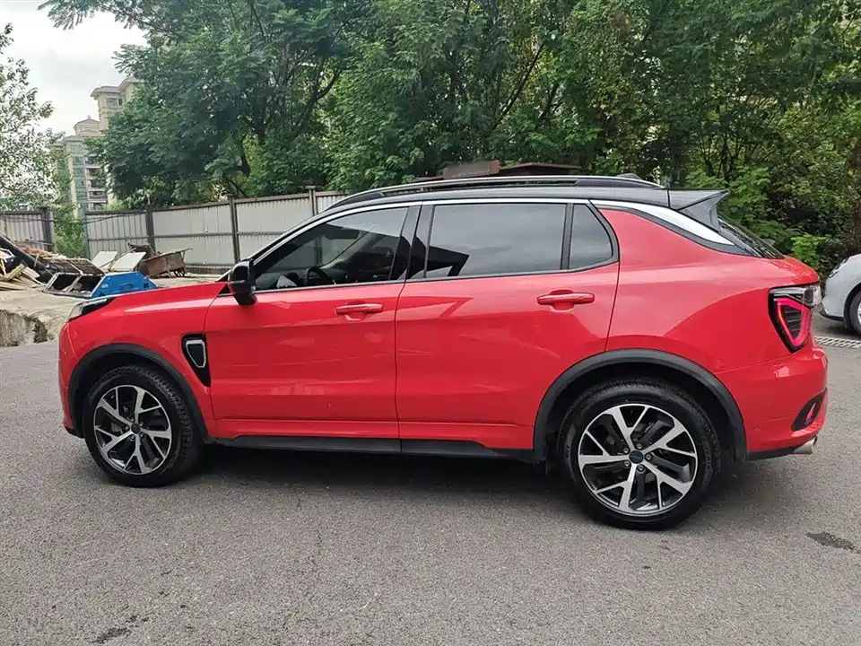 Lynk & Co 01