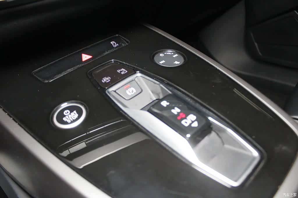 Audi Q4 e-tron, 2025 12