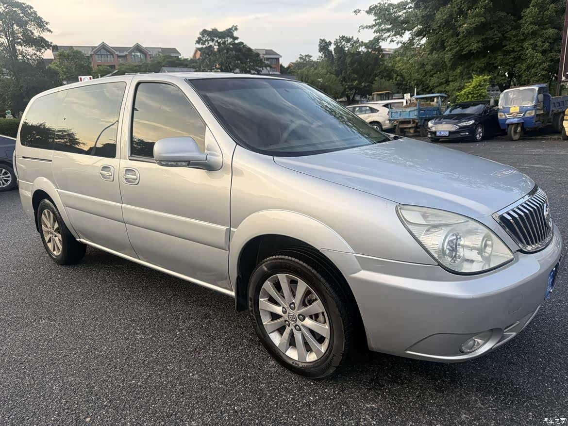 Buick GL8, 2016 3