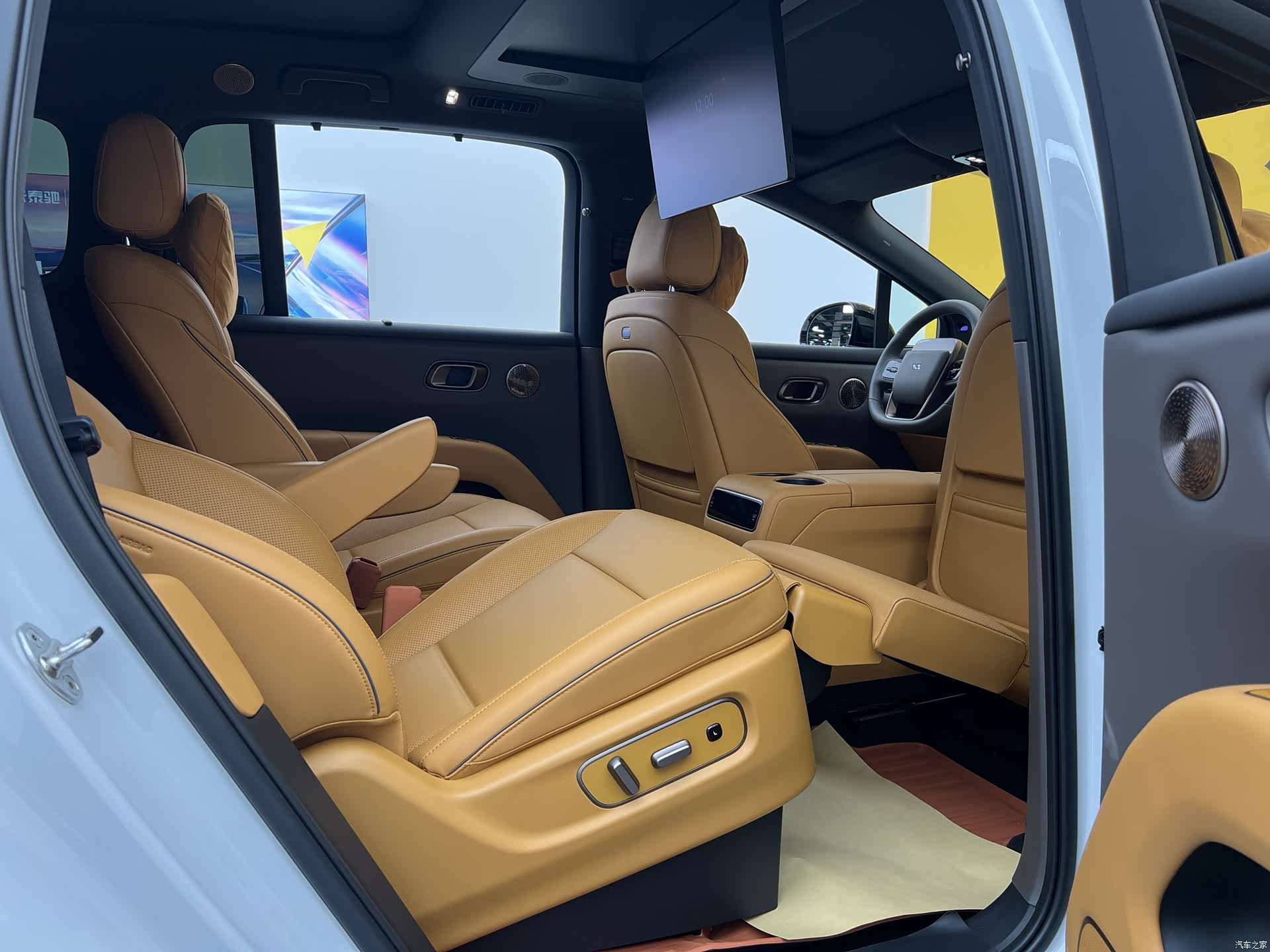 Li Auto i8, 2025 35
