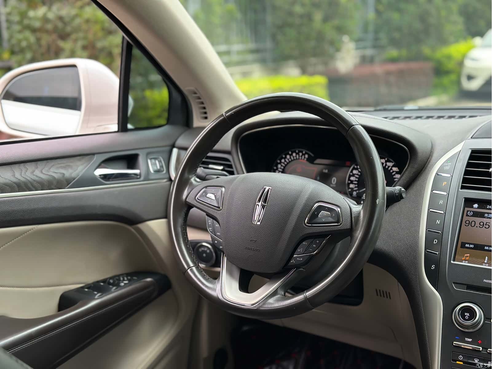 Lincoln MKC, 2018 13