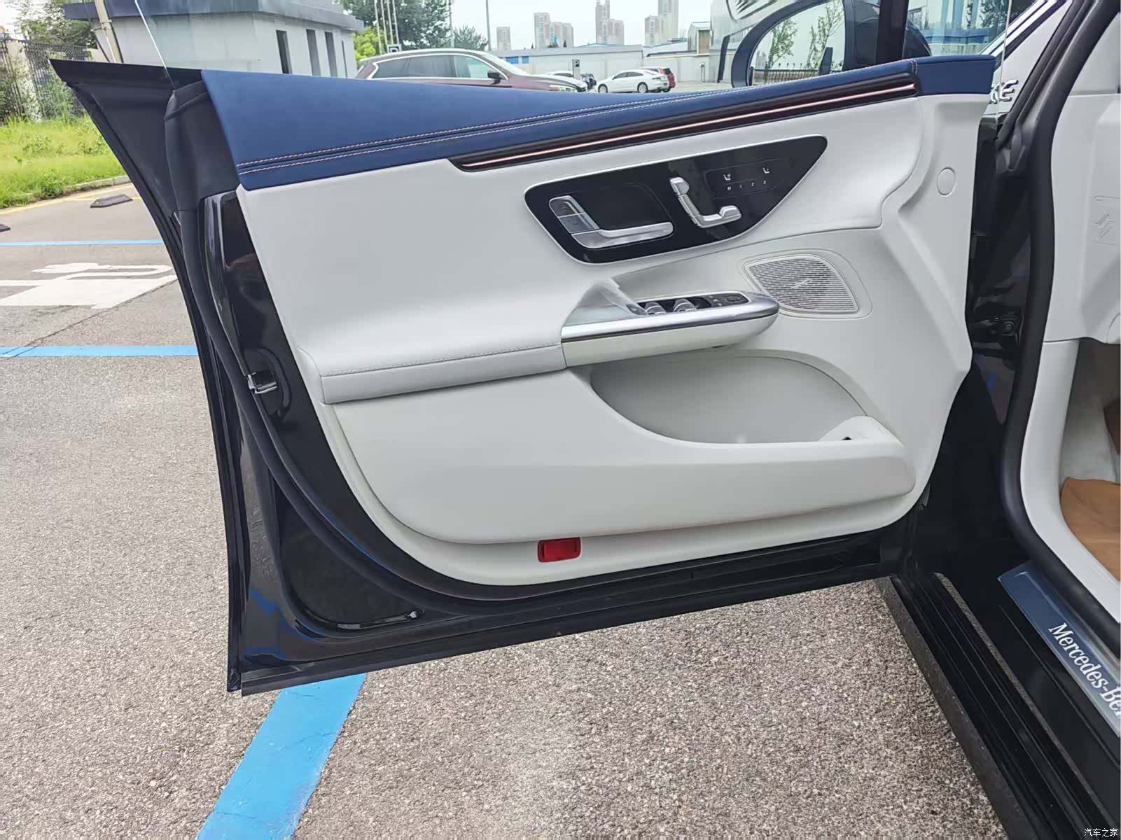 Mercedes-Benz EQE, 2025 10