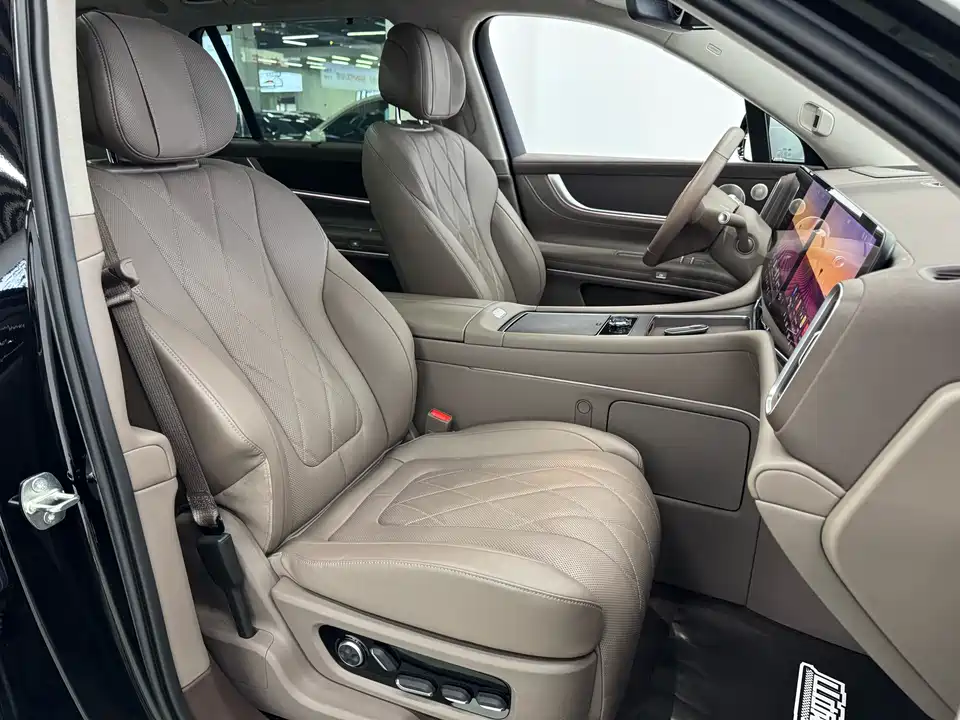 AITO Ask the world M9