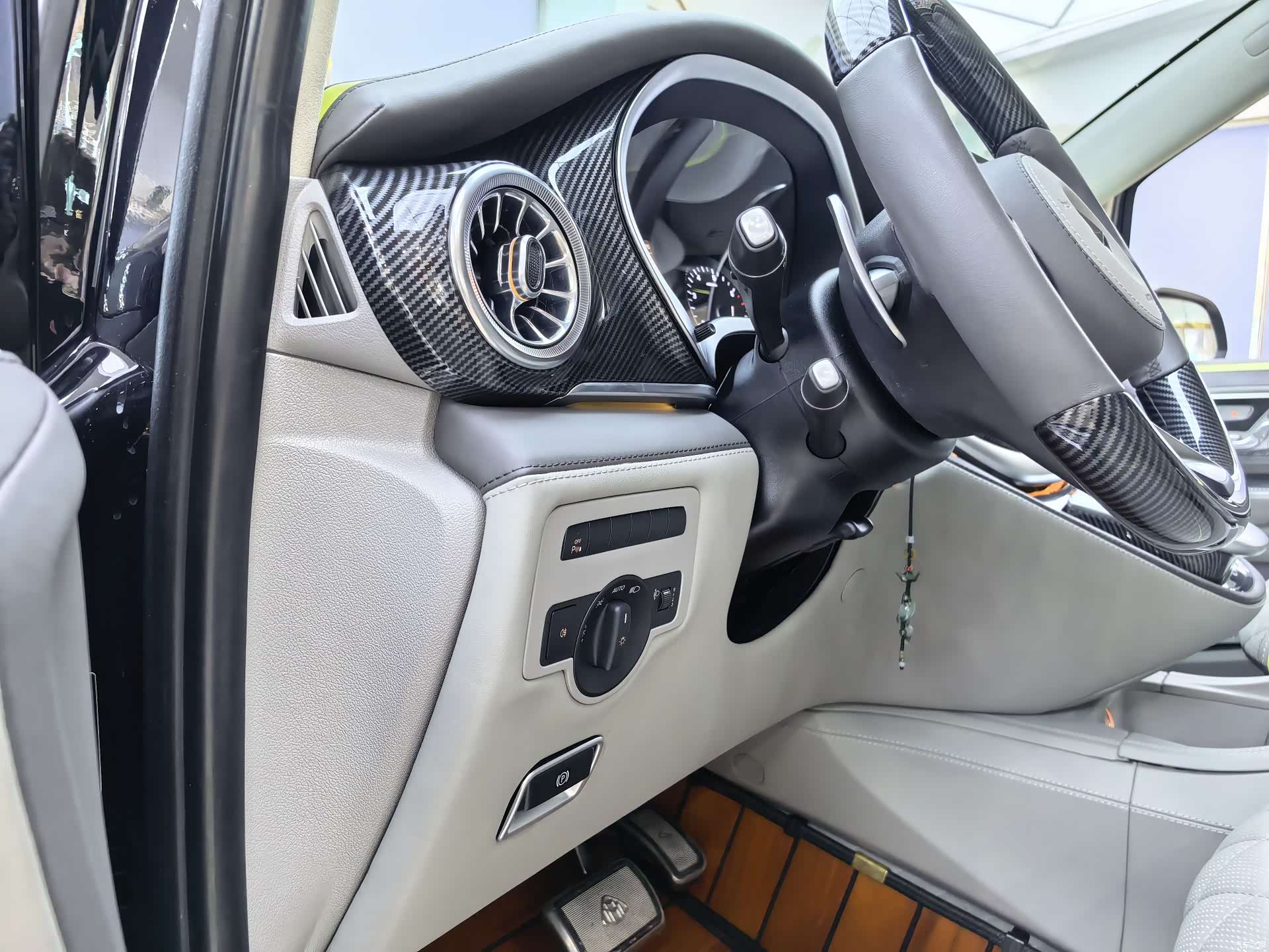 Mercedes-Benz 7, 2023 6