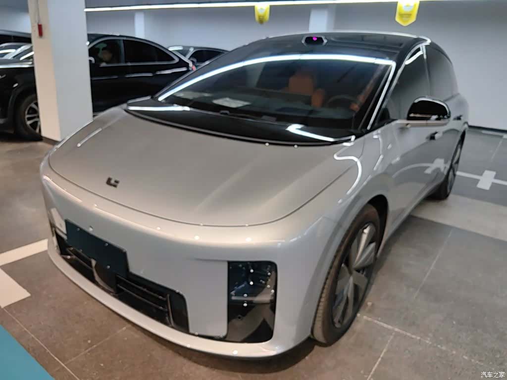 Li Auto i8, 2025 2