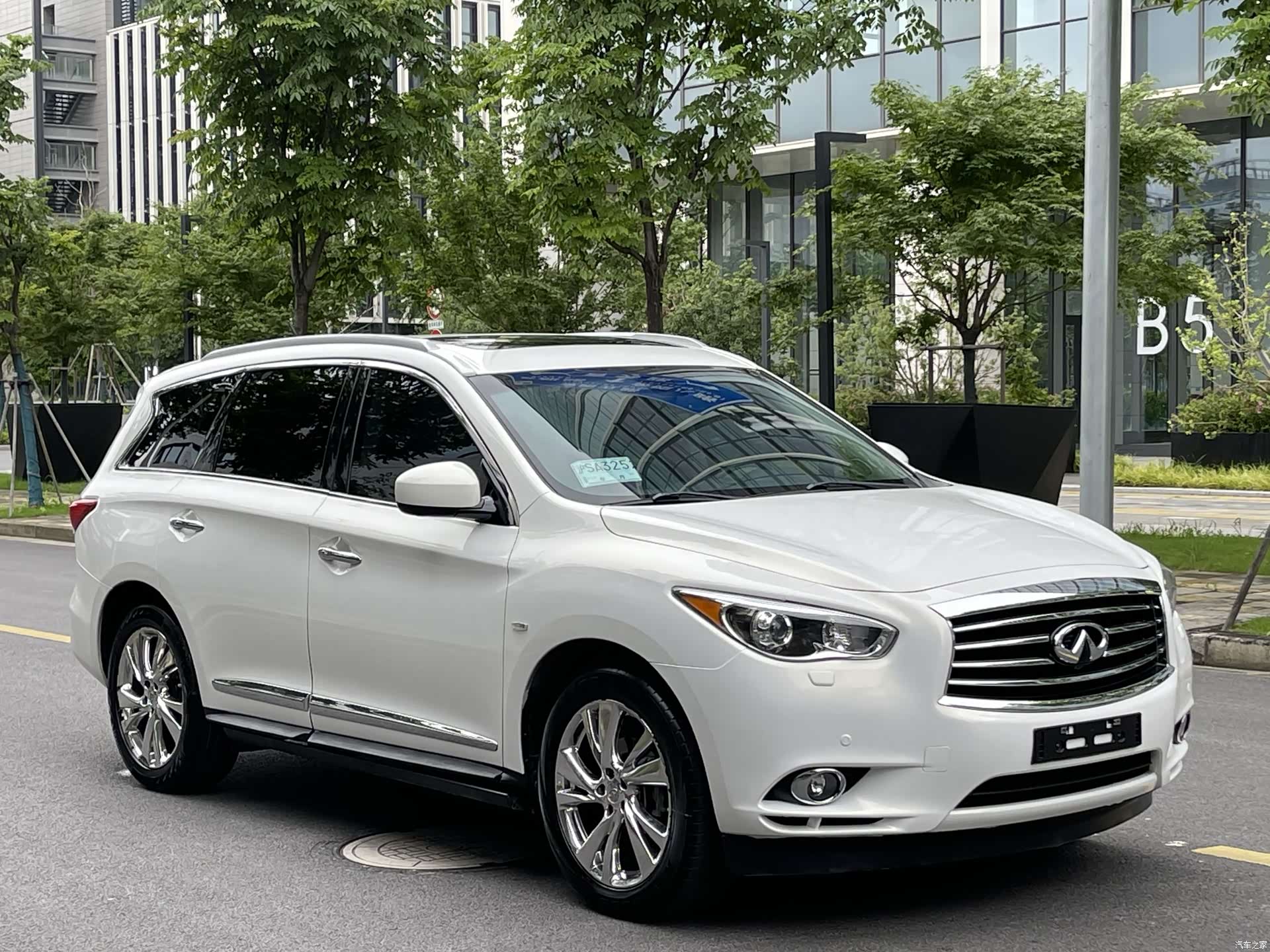 Infiniti JX35, 2014 3