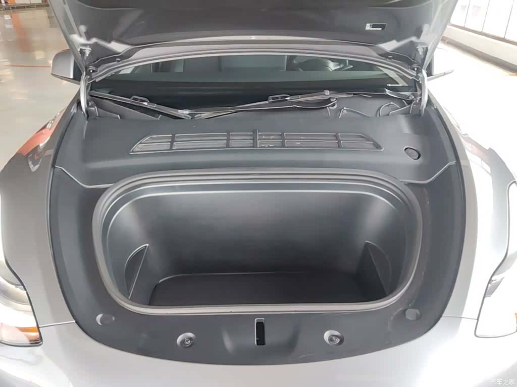 Tesla Model Y, 2024 20