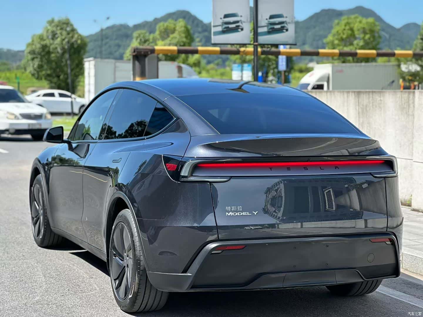 Tesla Model Y, 2025 9