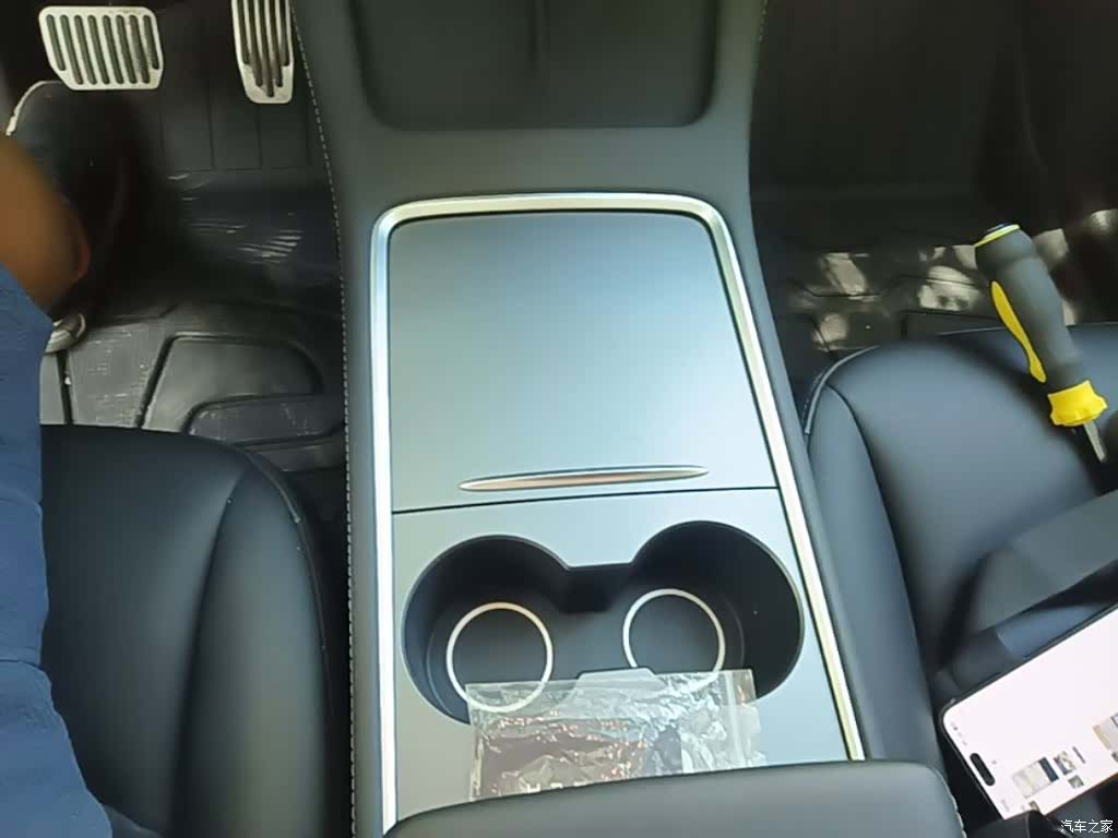 Tesla Model Y, 2024 14