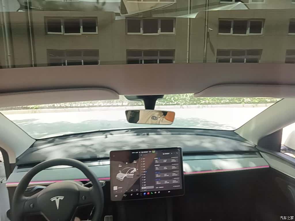 Tesla Model Y, 2024 18