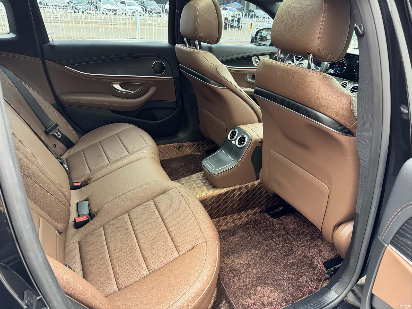 Mercedes-Benz E-Class, 2023 12