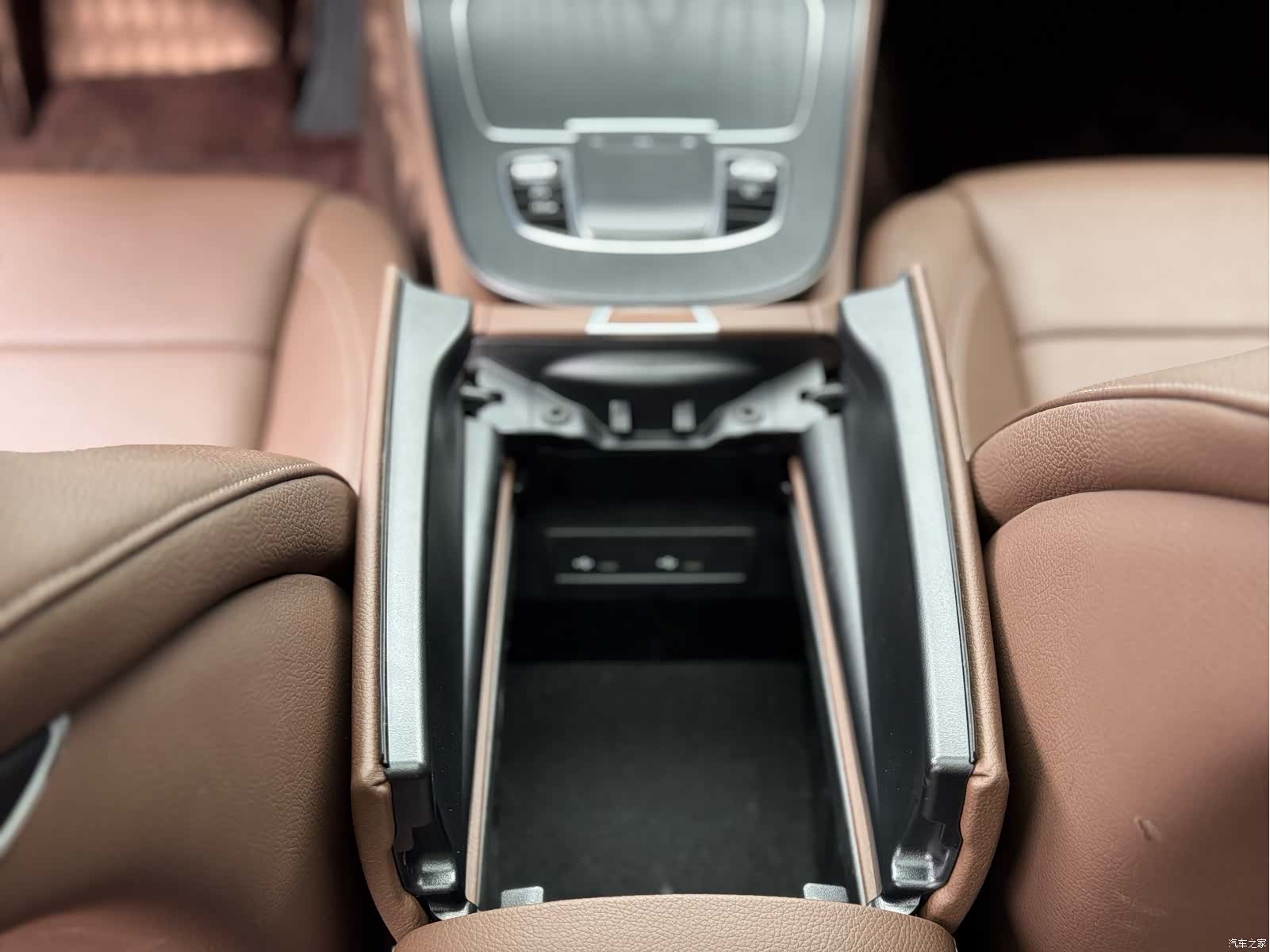Mercedes-Benz E-Class, 2023 20