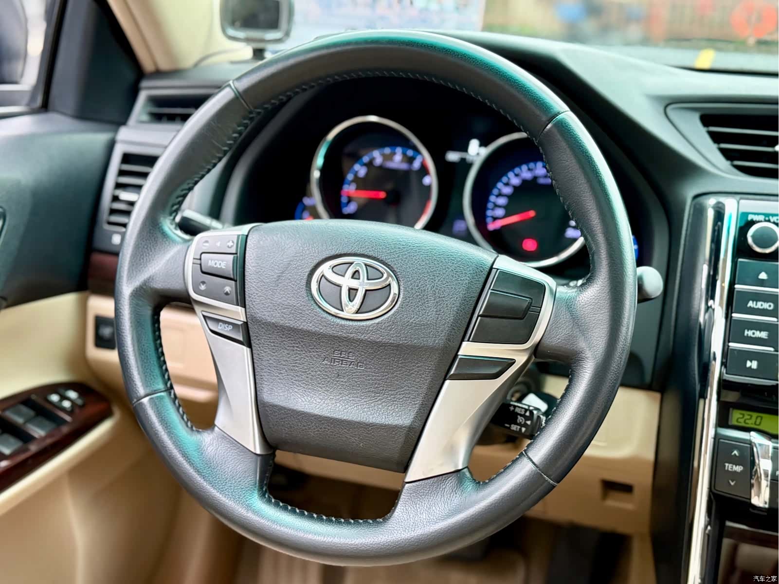 Toyota 2.5V, 2012 15