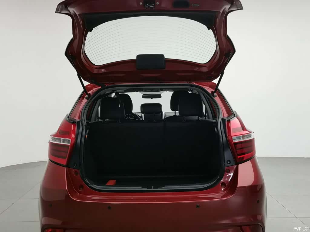 Toyota YARiS L, 2019 16
