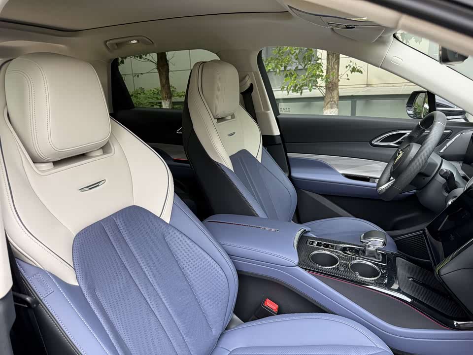 Hongqi HS3