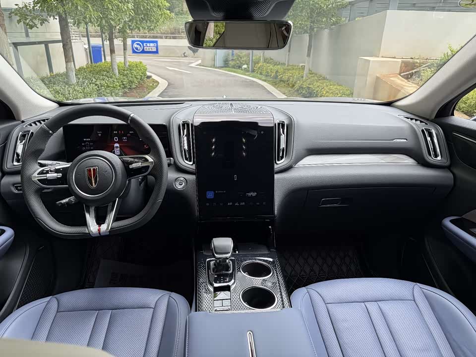 Hongqi HS3