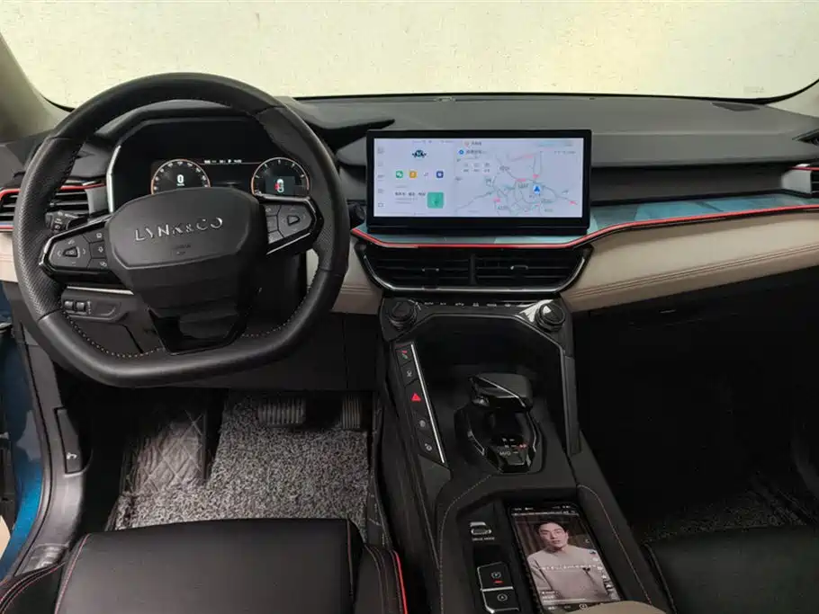 Lynk & Co 06