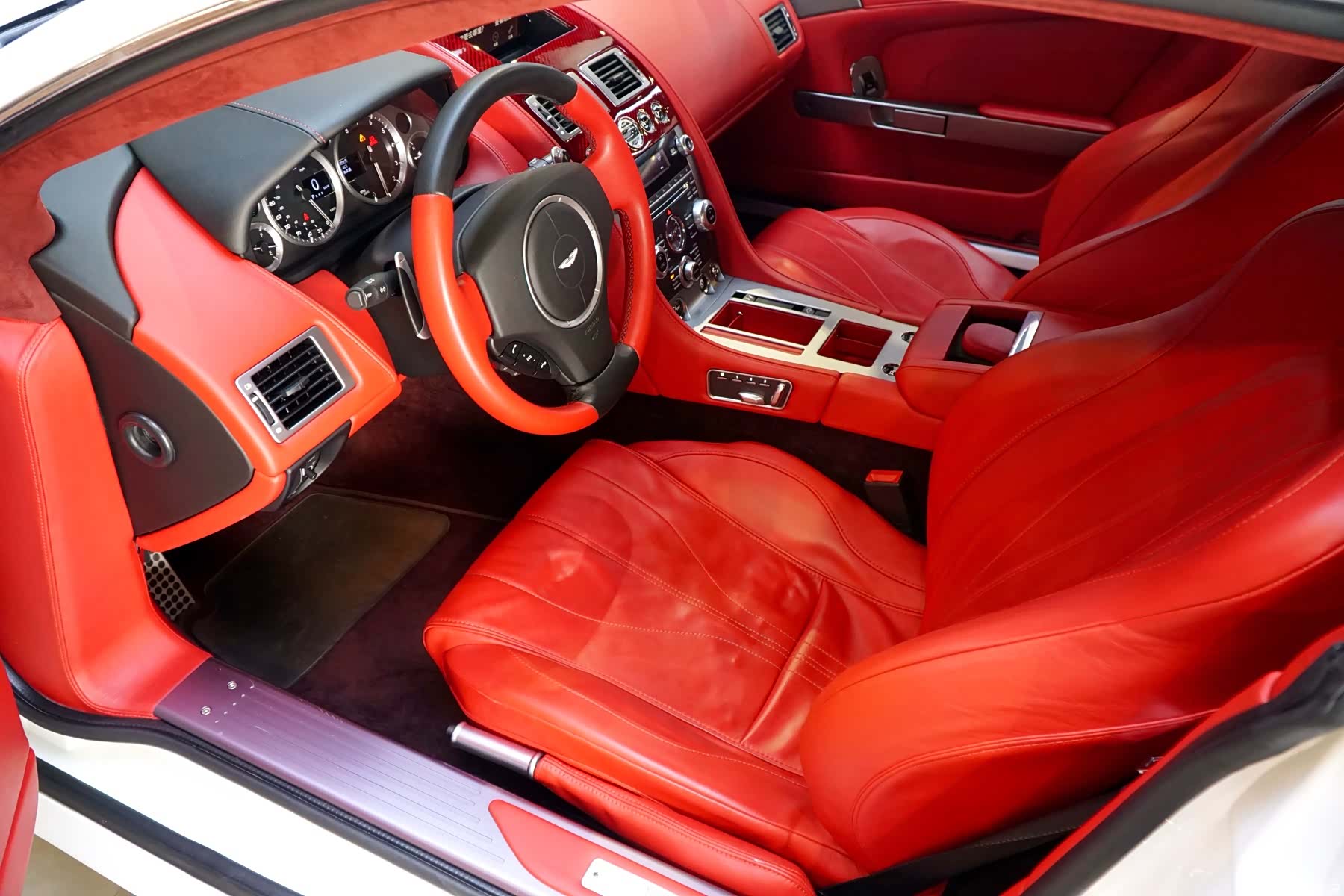 Aston Martin DB9, 2015 все фото