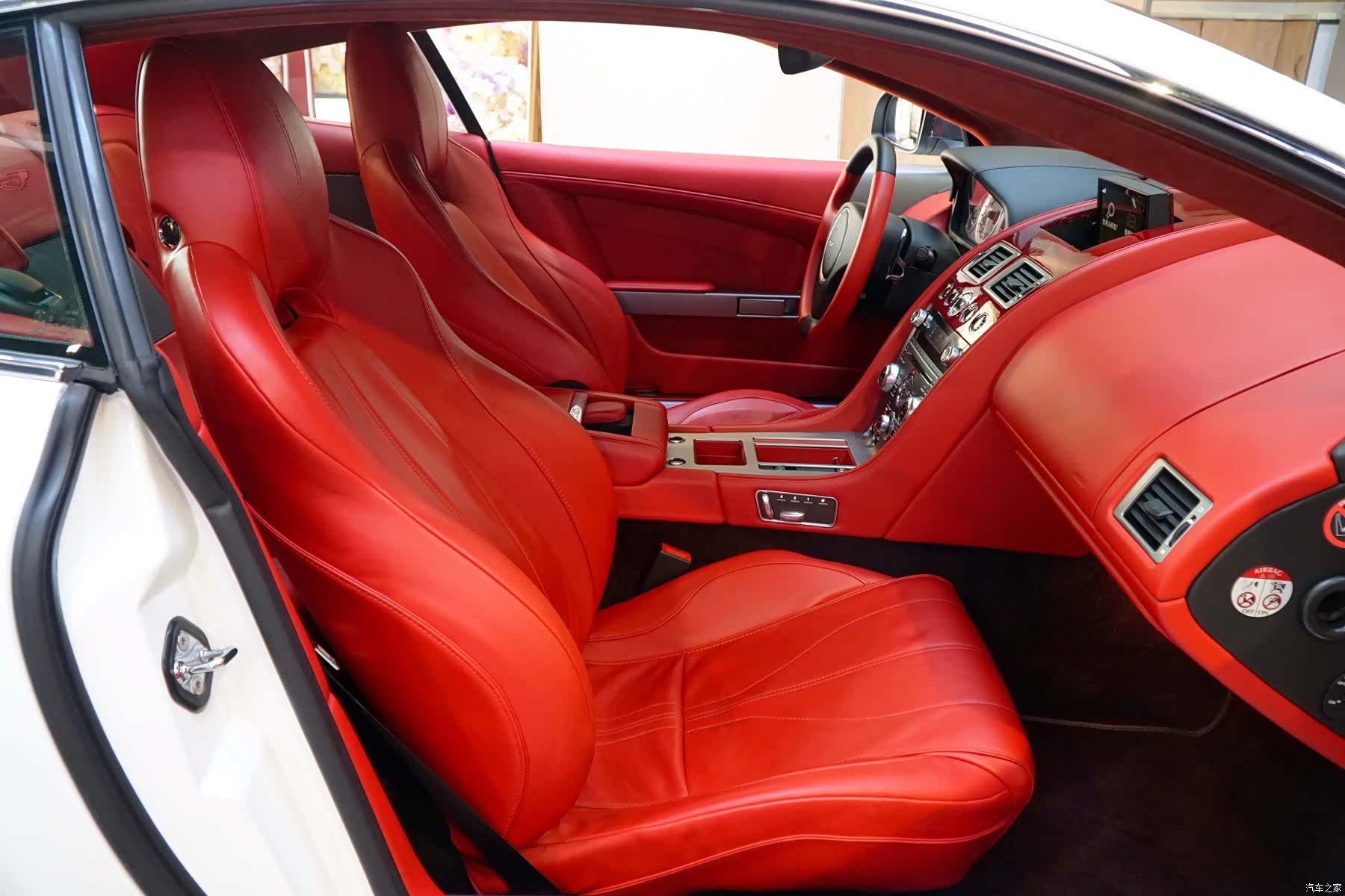 Aston Martin DB9, 2015 8