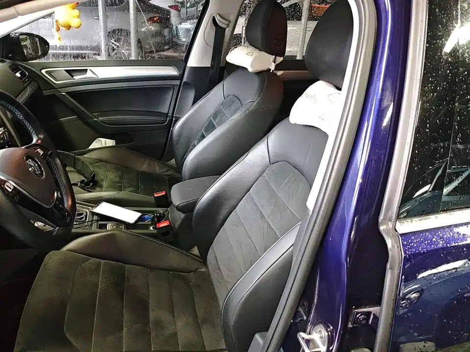 Volkswagen Golf*pure electricity