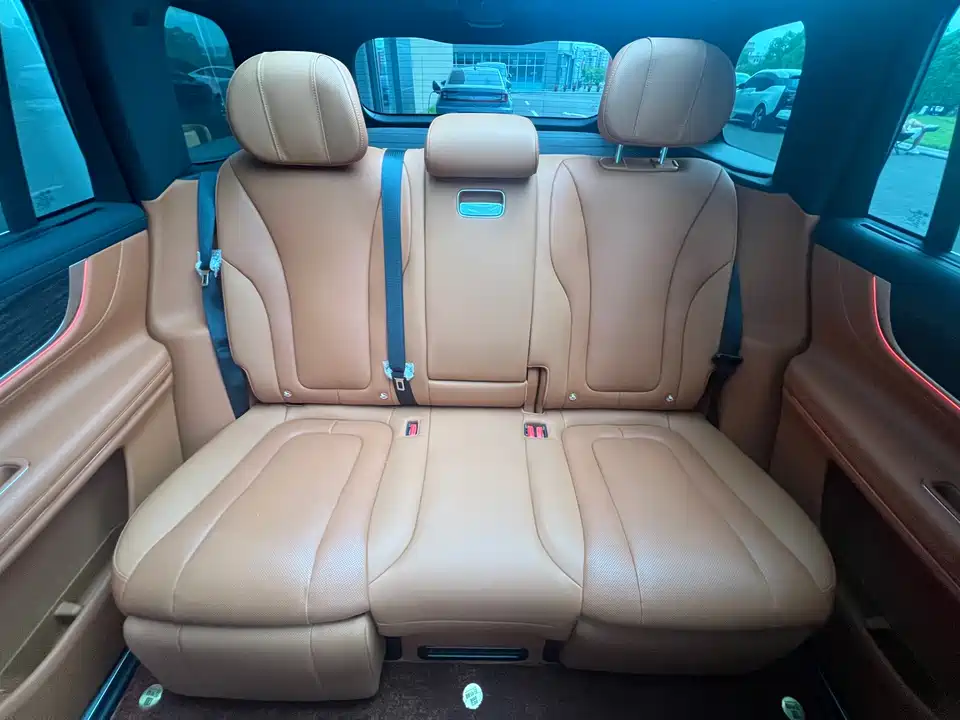 AITO Ask the world M9