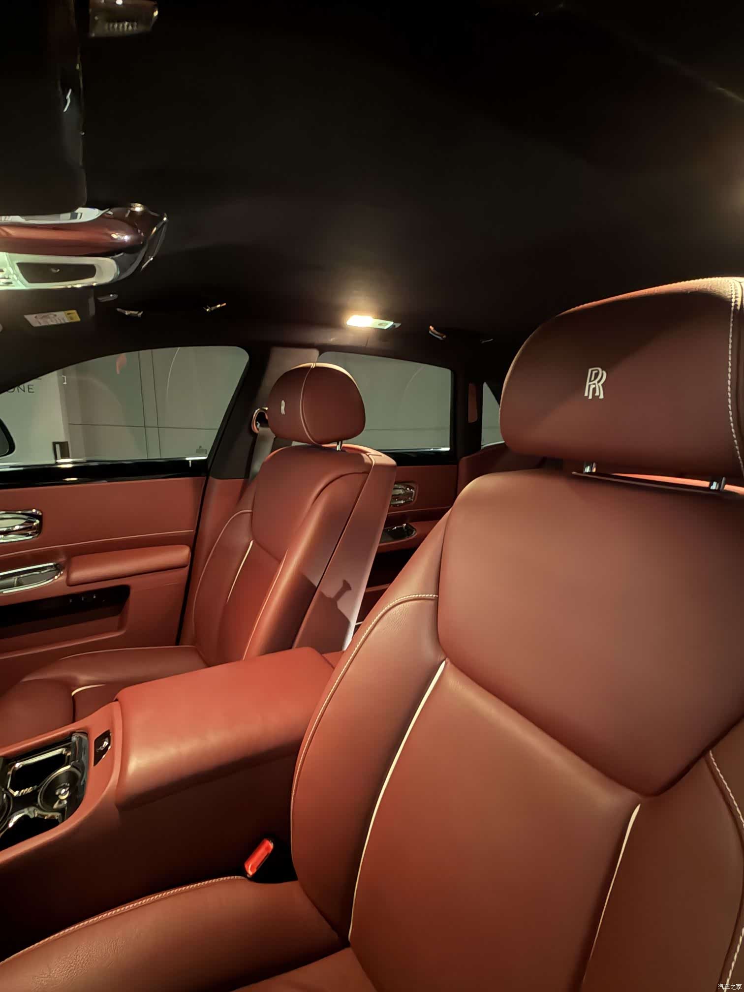 Rolls-Royce Ghost, 2018 11