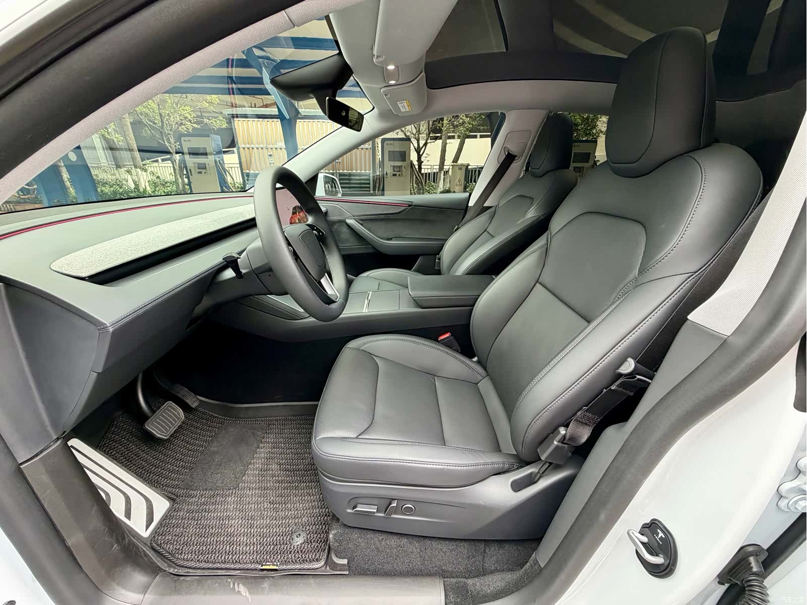 Tesla Model Y, 2025 8