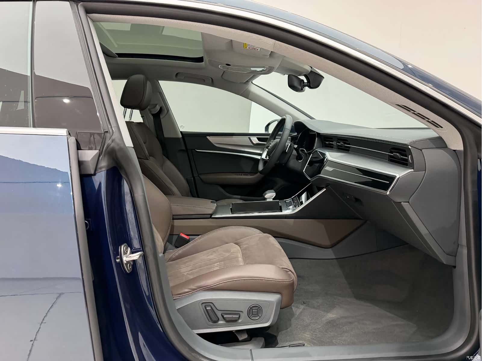 Audi A7L, 2023 22