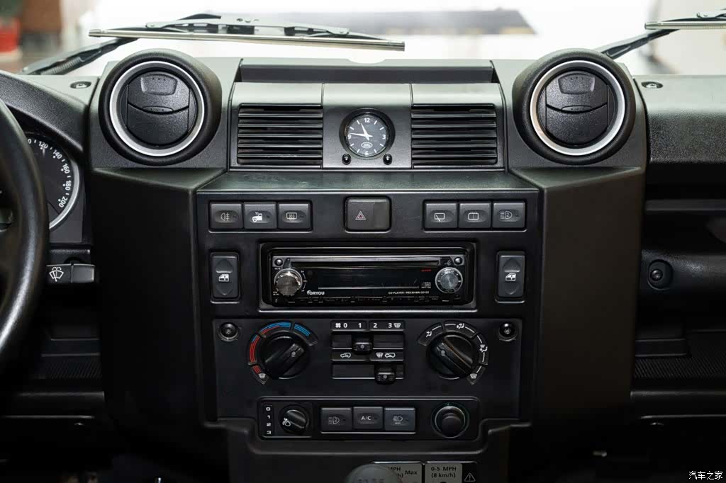 Land Rover Defender, 2008 12