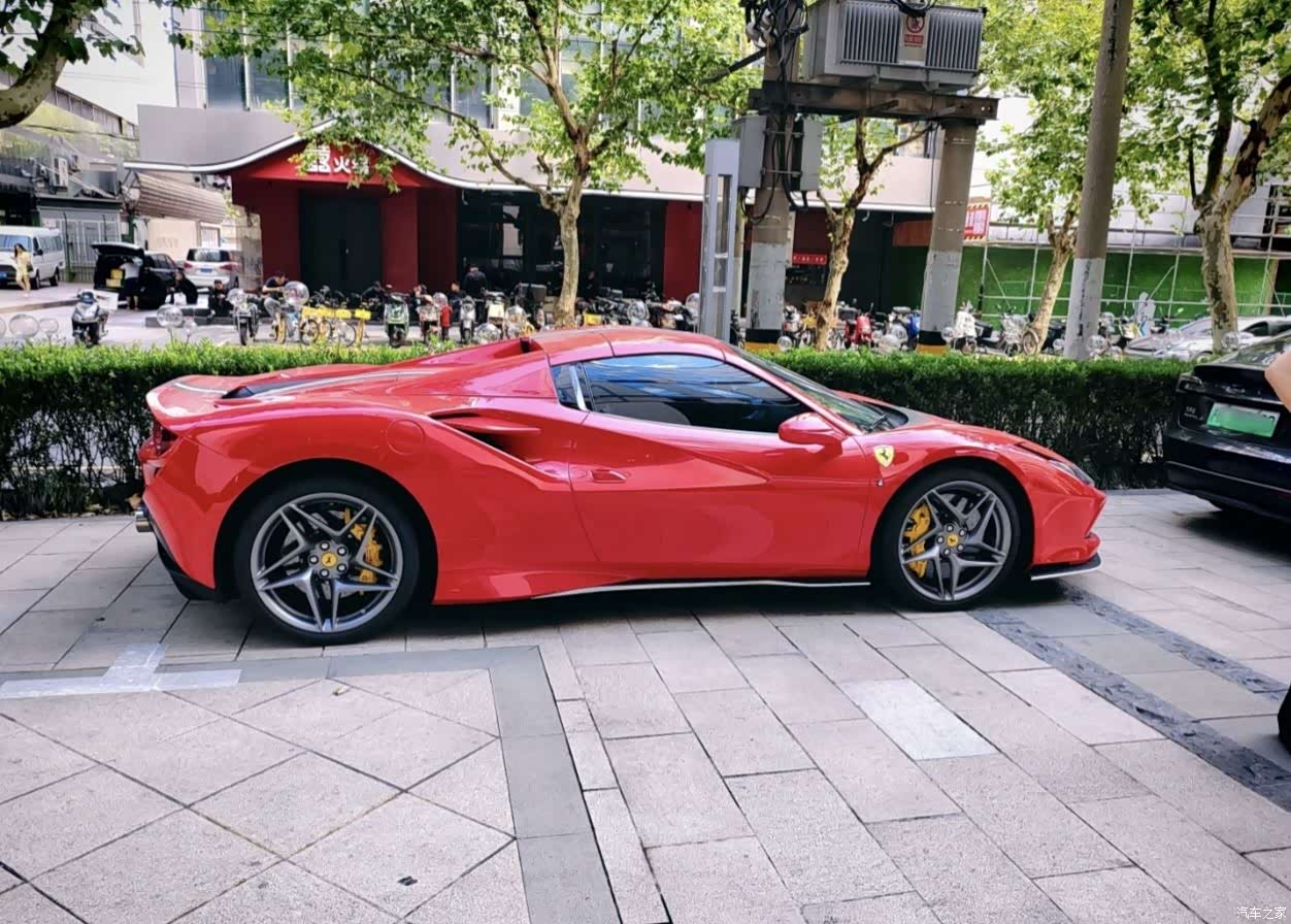 Ferrari F8, 2021 все фото