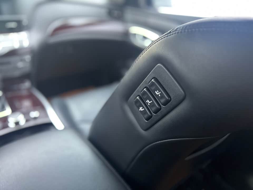 Infiniti Q70 Infiniti Q70