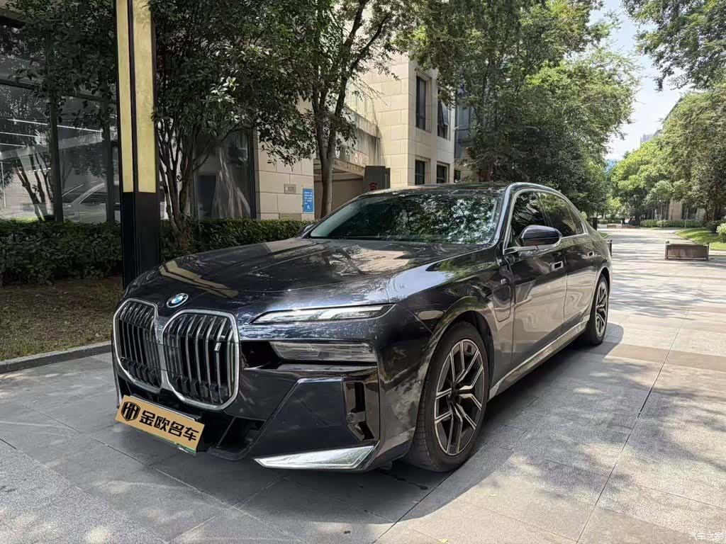BMW i7, 2025 1